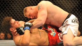 Brock Lesnar Si Juara WWE dan UFC