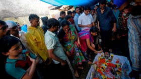 Miras Oplosan Renggut 90 Nyawa di India