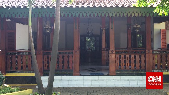 Rumah adat Betawi bukan tanpa filosofi. Dari masuk teras sampai bagian dalam rumah mengandung arti tersendiri.