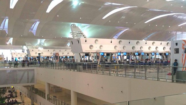 Perusahaan patungan India dan Prancis, GMR Airports Consortium, menjadi pengelola Bandara Internasional Kualanamu di Medan.