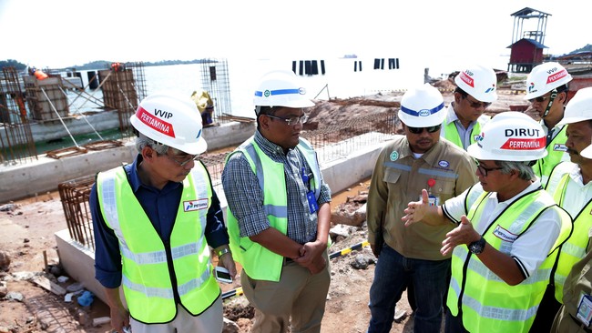 Pengembangan terminal BBM Pulau Sambu dijadwalkan selesai Maret 2016 dan terminal BBM Tanjung Uban pada Juni 2016.