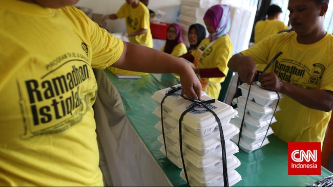 Pengelola Masjid Istiqlal kehabisan anggaran karena pengeluaran yang membengkak untuk penyediaan makanan berbuka puasa. THR pun urung dibagikan.