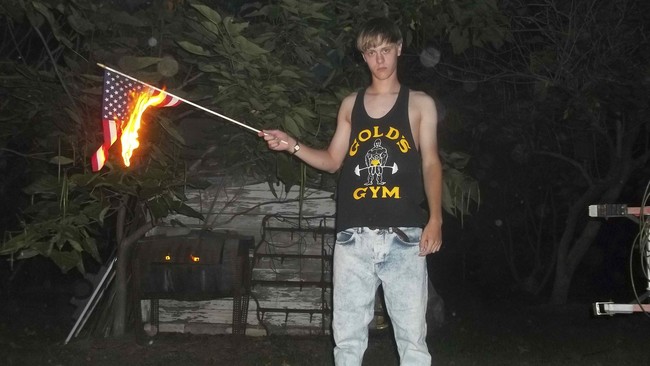Pemimpin kelompok sayap kanan yang diduga meradikalisasi penembak gereja kulit hitam, Dylann Roof, ternyata menyumbangkan dana ke sejumlah politisi AS. 