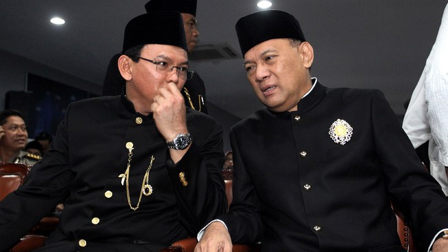 Pro Jokowi (Projo) mengkritik sekaligus meminta Gubenur Bank Indonesia Agus Martowardjo untuk mundur.