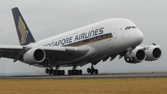 Singapore Airlines diminta membayar kompensasi sebesar Rp7,3 juta karena telah mengubah tiket kelas bisnis ke kelas ekonomi tanpa pemberitahuan sebelumnya.