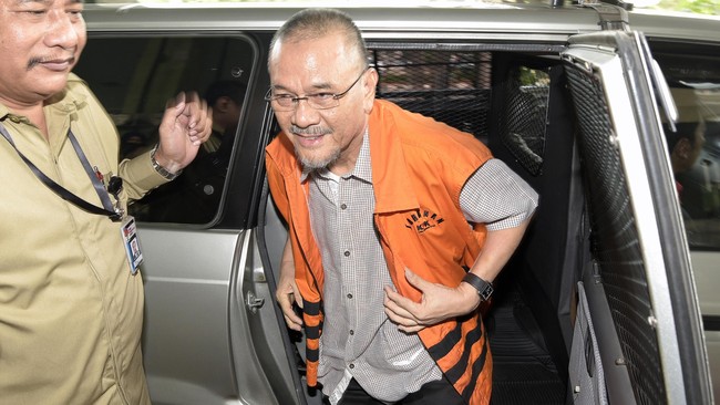 Penerimaan duit diakui terdakwa Kepala Dinas PU Sumsel Rizal Abdullah merupakan fee dari perusahaan rekanan kepada pemerintah daerah sebanyak 2,5 persen.