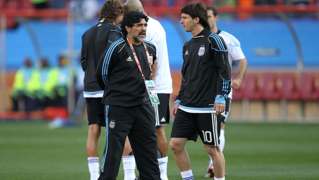 Bintang Barcelona, Lionel Messi, mengaku jarang berbicara dengan Diego Armando Maradona sejak kegagalan di Piala Dunia 2010 bersama timnas Argentina.