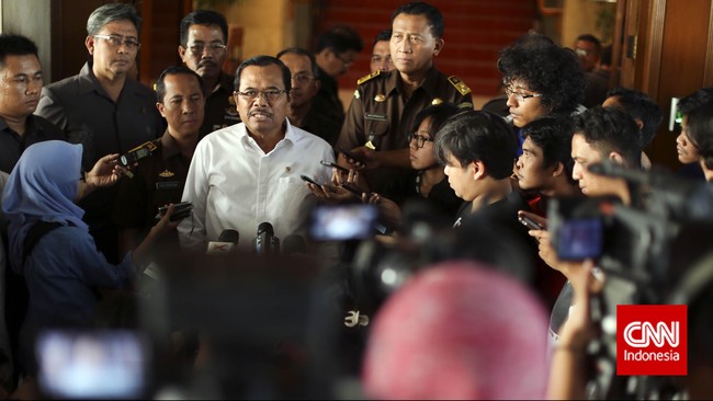 Penyidik kejaksaan saat ini tengah mendalami urusan perizinan pengadaan mobil listrik yang dimodali tiga perusahaan Badan Usaha Milik Negara.