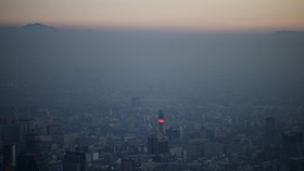 Chile Darurat Lingkungan, Pabrik dan Mobil Setop Beroperasi