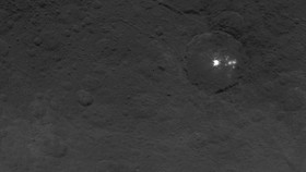 Pesawat Antariksa Tangkap Cahaya Misterius di Planet Kerdil