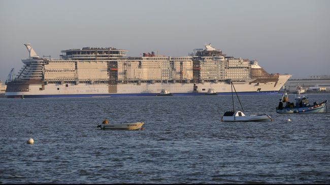 Kapal terbaru Royal Caribbean ini masih dalam proses konstruksi namun sudah membuat gebrakan sebagai kapal pesiar terbesar di dunia.