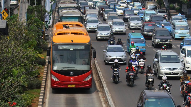 Salah satu halte bus yang akan sering ditutup adalah Halte Monas yaitu pukul 05.30 WIB sampai 12.30 WIB, dan 14.00 WIB sampai 19.00 WIB.