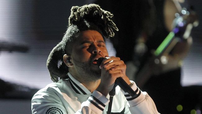 Album The Weeknd yang bertajuk Beauty Behind The Madness memegang rekor dunia setelah didengarkan sebanyak 60 juta kali sepanjang 2015.
