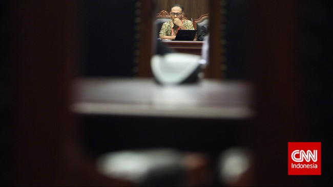 "Usulan para akademisi ini sama dengan menjebak presiden. Jangan paksa presiden untuk melanggar hukum," ujar Benny saat mengomentari usulan SP3 untuk BW.