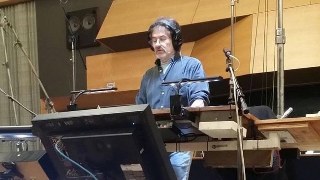 Meninggalnya James Horner, komposer film Titanic membuat sutradara James Cameron ikut berduka. Horner meninggal karena kecelakaan pesawat.