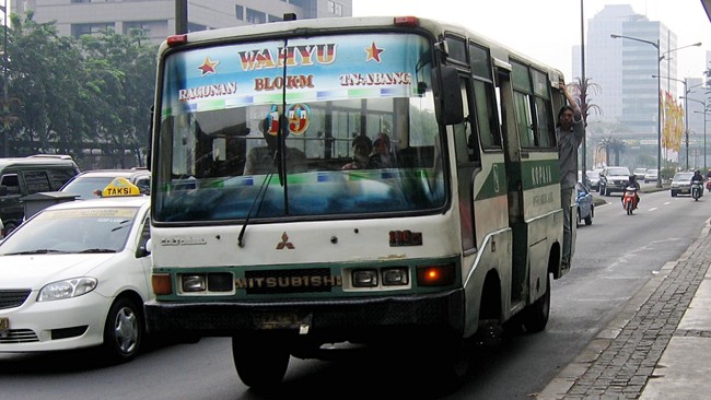 Direncanakan Agustus mendatang bus-bus Kopaja akan mulai dikendalikan oleh PT TransJakarta. Kopaja akan dibayar untuk setiap kilometer rute.