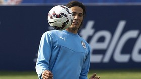Ayah Ditahan Polisi, Cavani Mungkin Absen Lawan Chile