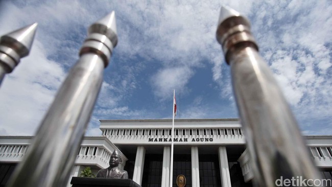 Tak ingin disebut lamban tangani perkara Yayasan Supersemar, Mahkamah Agung sebut Kejaksaan Agung baru ajukan Peninjauan Kembali tahun ini.