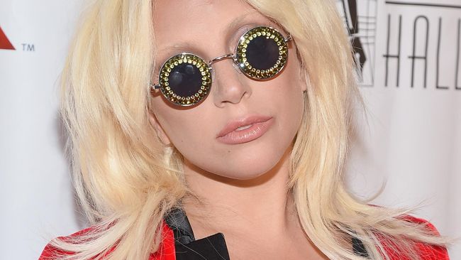 Sementara Caitlyn Jenner berpesta pora di Pride Party, Lady Gaga berkoar-koar di media sosial perihal kerusuhan di Turki.