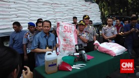 Polisi Gagalkan Penyelundupan Dua Tronton Gula Pasir
