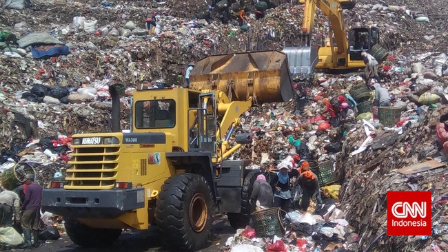 Setiap tahun DKI Jakarta membayar biaya angkut sampah sebesar Rp400 miliar. Ahok menduga banyak pihak yang bermain dana tipping fee ini.