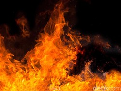Truk Tangki Terbakar di Tol Japek Arah Jakarta