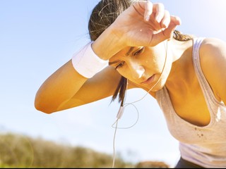 Gym Makin Nyaman, Cukup Tambahkan Handuk Cooling Ini di Tas Olahraga Kamu