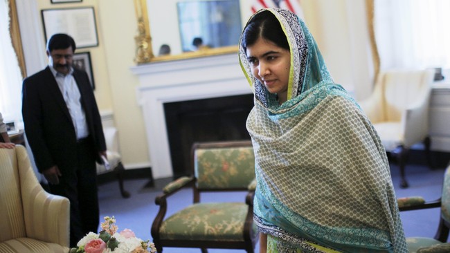 Pemenang Nobel, Malala Yousafzai merayakan ulang tahunnya yang ke 18 dengan membuka sekolah untuk para perempuan muda dari para pengungsi Suriah.