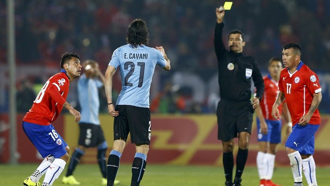 Gonzalo Jara akhirnya terkena sanksi atas aksi jari usilnya terhadap Edinson Cavani di babak perempat final Copa America 2015.