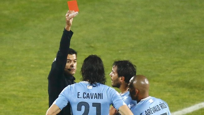 Gol bunuh diri dan kartu merah mewarnai kekalahan Uruguay atas Meksiko pada laga penyisihan Grup C Copa America Centenario, Senin (6/6).