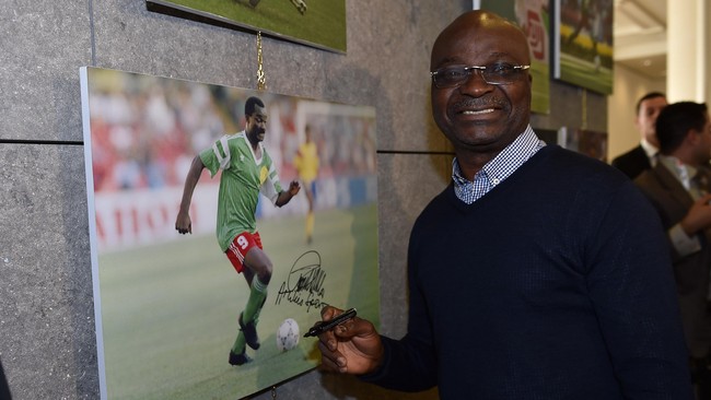 Tarian di bendera sudut yang dilakukan Roger Milla menarik perhatian dunia dan membuat sepak bola Afrika dilihat dengan cara berbeda.
