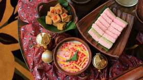 Adzan Subuh Berkumandang Tapi Masih Makan