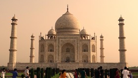 Taj Mahal Berencana Dibuka Lebih Malam