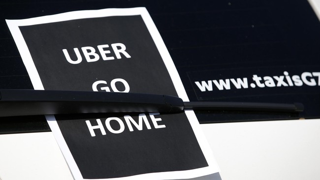 Penolakan taksi Uber di kota Paris berlangsung ricuh. Banyak turis yang menjadi korban, termasuk janda mendiang Kurt Cobain yang tengah berlibur.