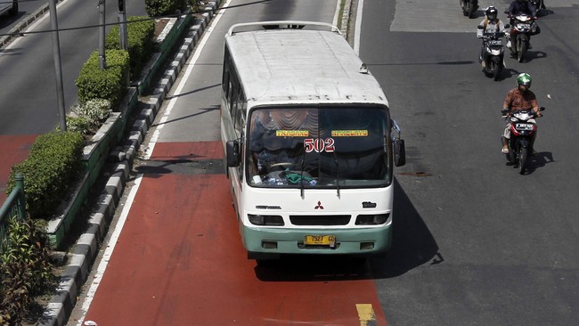 Menurut Ahok, angkutan umum dengan kualitas buruk seperti Kopaja tersebut tak layak beroperasi di DKI Jakarta.