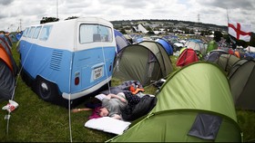 Festival Musik Glastonbury Terancam Pindah Lokasi