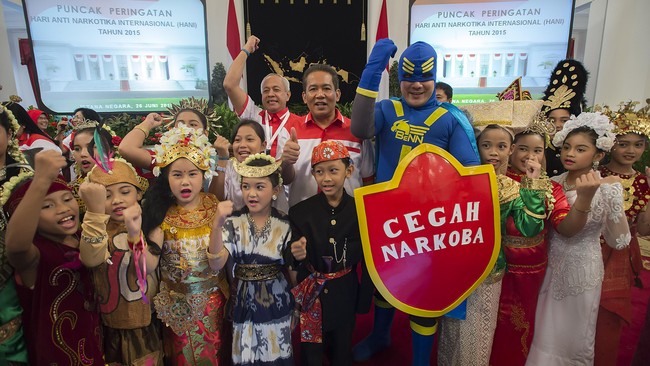 Pengguna narkoba di Indonesia terus meningkat. Perlu kerjasama semua pihak untuk mengatasi masalah ini.