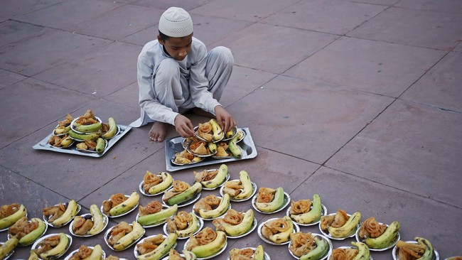 Ribuan ton makanan tidak termakan dan menjadi sampah yang menggunung di Malaysia setiap hari selama bulan suci Ramadan.