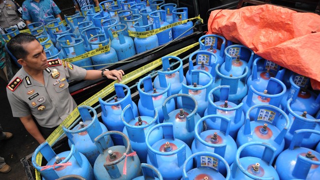 ICW menghitung rata-rata kerugian yang diterima masyarakat akibat harga jual LPG yang di atas harga pasar sekitar Rp 1.630 per kg atau Rp19.565 per tabung.