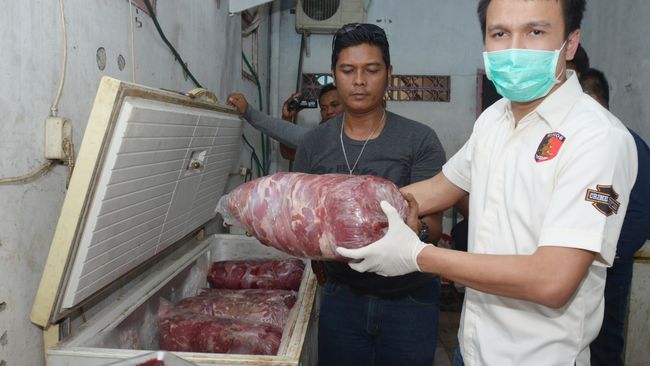 Lima warga di Badung, Bali, mengalami demam, pusing, dan kejang setelah mengonsumsi olahan daging babi. Dinkes langsung mengambil sampel darah mereka.