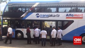 Ahok Terima Sumbangan Bus Tingkat Pariwisata