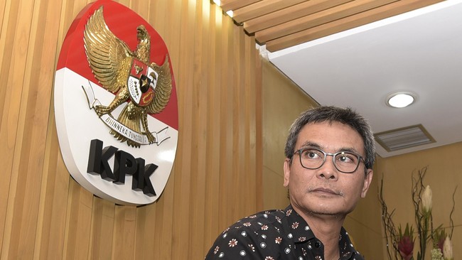 KPK memanggil ulang Bupati Morotai Rusli Sibua atas kasus suap sengketa Pilkada Kabupaten Morotai di MK yang melibatkan bekas Ketua MK Akil Mochtar.