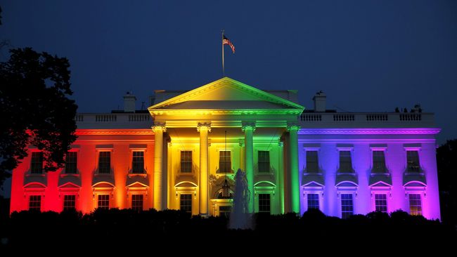Turis LGBT empat sampai enam kali lebih sering berwisata dan berbelanja dibandingkan turis biasa.