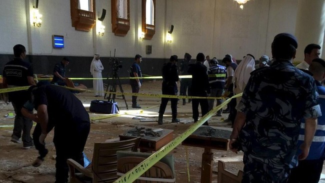 Pemerintah Kuwait menangkap beberapa orang yang dicurigai terlibat dalam pengeboman sebuah masjid Syiah saat salah Jumat kemarin (26/6).
