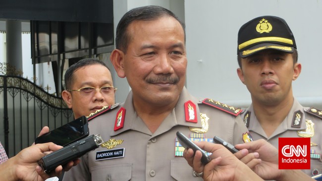 Tindakan penembakan oleh aparat keamanan adalah bagian dari perlindungan masyarakat yang melaksanakan ibadah.