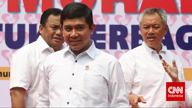Evaluasi yang dilakukan Kementerian Pendayagunaan Aparatur Negara dan Reformasi Birokasi Yuddy Chrisnandi dicibir karena dilakukan saat isu reshuffle santer.