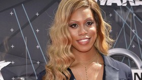 Laverne Cox Pakai Headpiece Desainer Indonesia di Met Gala