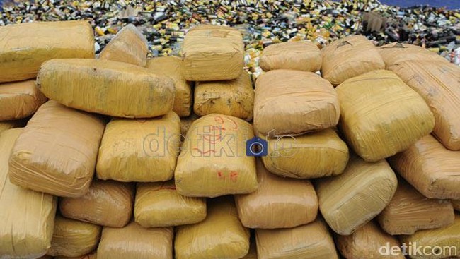 Dua Terdakwa Mati Kasus Ganja mendapat keringanan hukuman lantaran hanya membantu pemindahan ganja seberat 145 kiogram