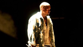 Kanye West Gegerkan Panggung Glastonbury 2015