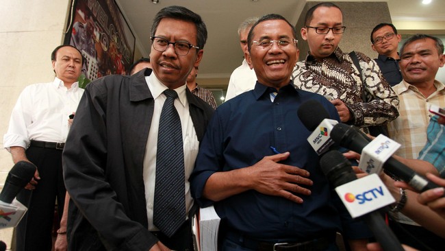 Semula Dahlan dicegah ke luar negeri usai ditetapkan sebagai tersangka dugaan korupsi gardu induk. Namun ia mesti mengontrol transplantasi hatinya secara rutin.